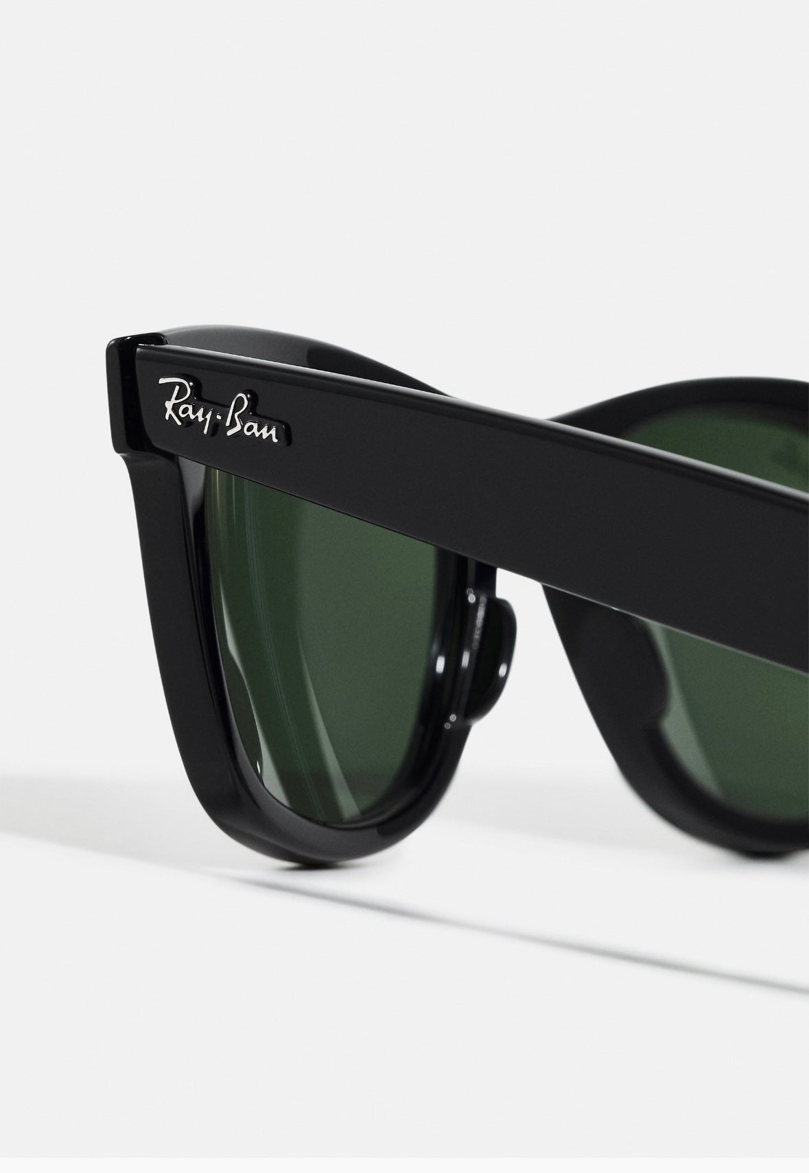 Ray-Ban WAYFARER